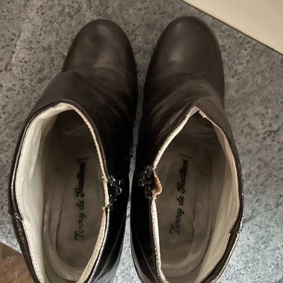 Terry de Havilland leather ankle boots with cuff detail - Picture 5 of 8